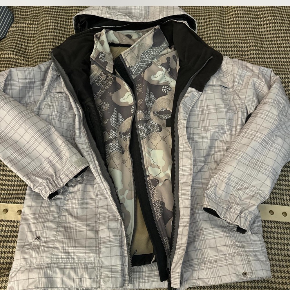 Hi-Tec Tan Fleece winter ski/ snowboard Jacket with Camouflage Accents